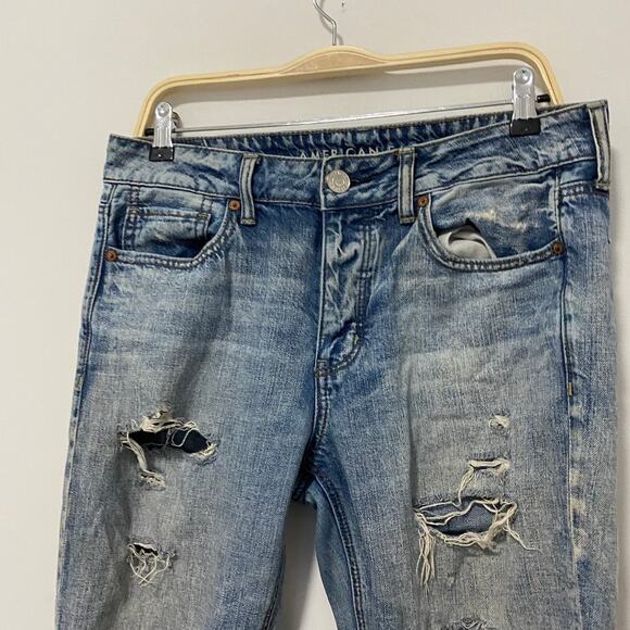American Eagle Distressed Tomgirl Jeans Size 8 - Picture 3 of 6